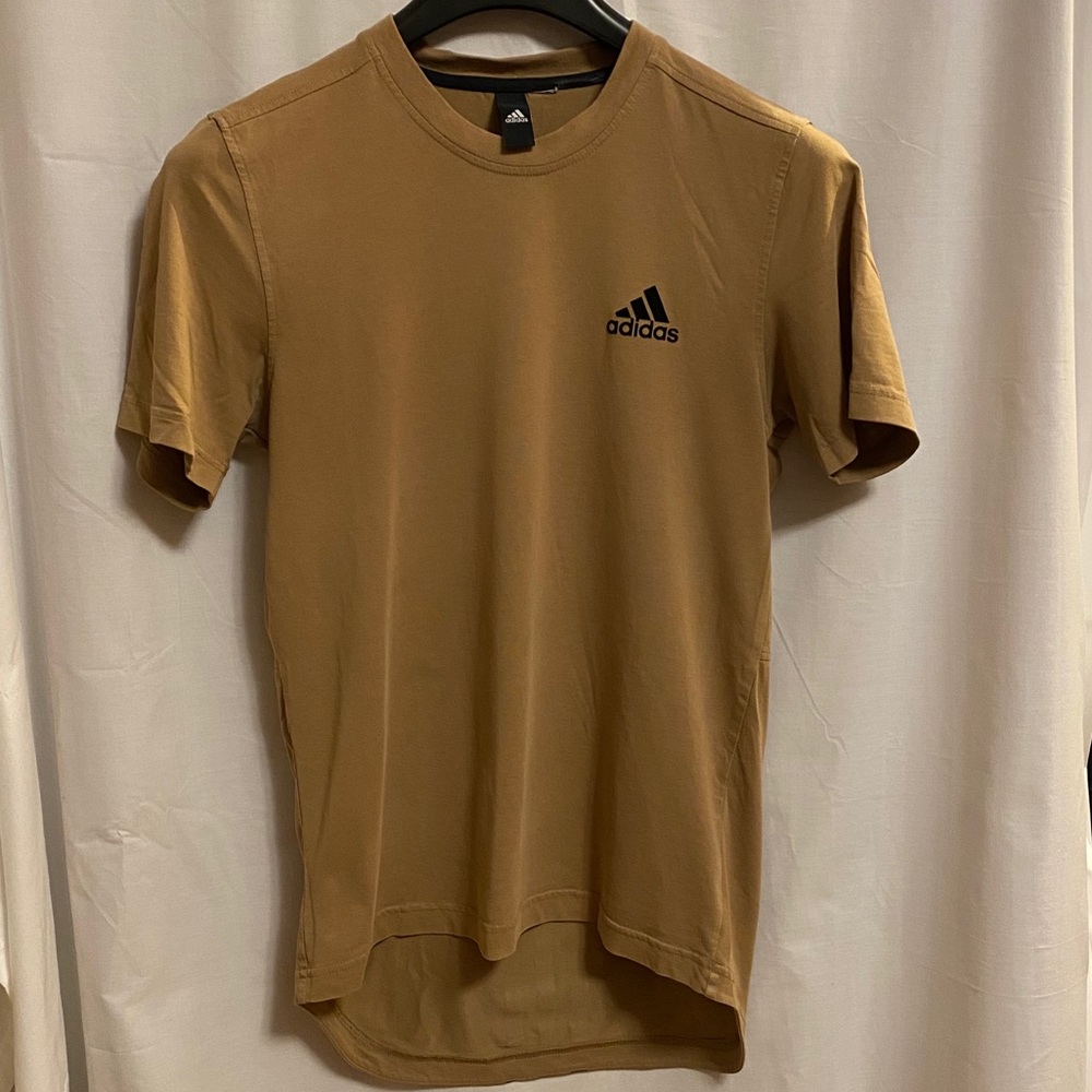 Men’s beige Adidas t-shirt